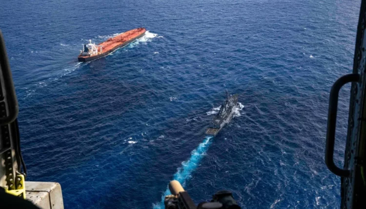 واشنطن تعيد سفينة من أسطول الظل إلى إيران تحت الحراسة