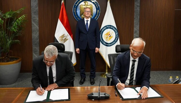 توقيع عقد توريد خام الفوسفات للمجمع الصناعي الجديد باقتصادية قناة السويس