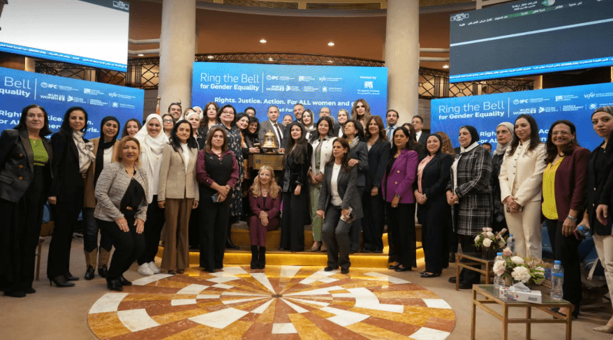 رنا ممدوح _ ألقى الدكتور إسلام عزام، رئيس الهيئة العامة للرقابة المالية، الكلمة الافتتاحية خلال فعاليات قرع جرس البورصة المصرية احتفالًا بيوم المرأة العالمي، والتي أُقيمت بحضور قيادات الهيئة والبورصة المصرية، وممثلي المؤسسات الدولية.