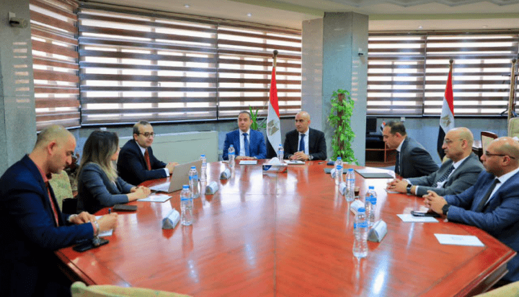 وزير التعليم يبحث مع رئيس الرقابة المالية آليات إدراج "الثقافة المالية" بالمناهج الدراسية