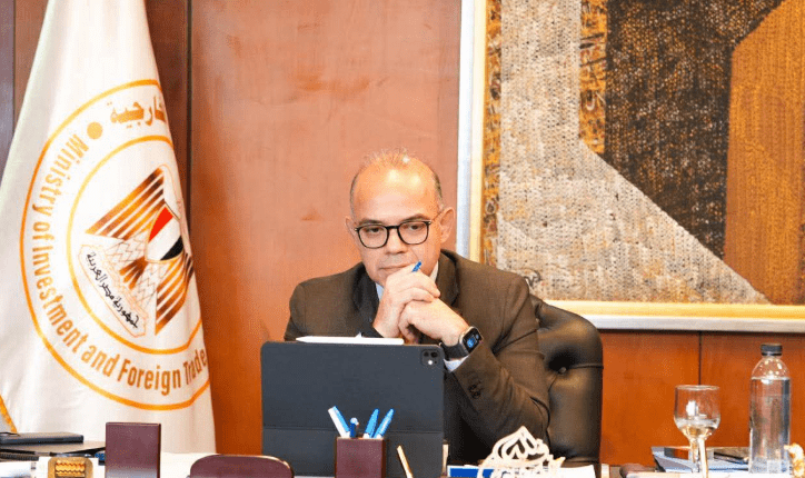 وزير الاستثمار يبحث مع وزير التجارة البريطاني تعزيز التعاون الاقتصادي ودفع الاستثمارات المشتركة