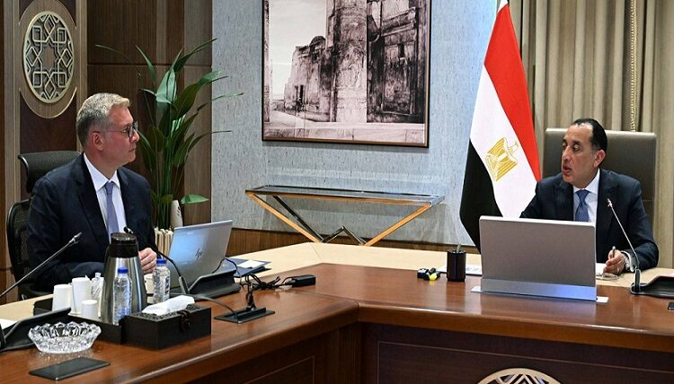 عاجل.. الحكومة تبدأ إجراءات القيد المؤقت ل 10 شركات بقطاع البترول