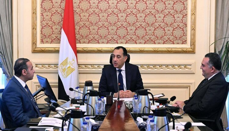 رئيس الوزراء يوجه بسرعة انهاء مشروعات القوانين الخاصة بتنظيم سوق المال
