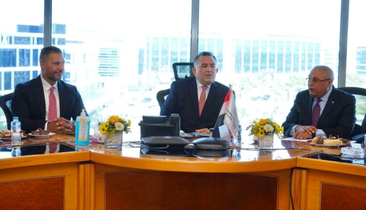 رئيس البورصة المصرية ينظر قيد 6 شركات حكومية مؤقتًا في أولى اجتماعاته