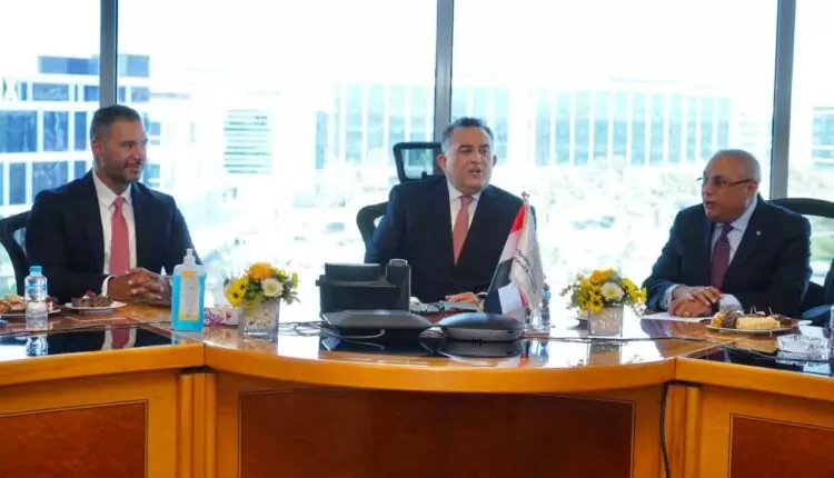 رئيس البورصة المصرية ينظر قيد 6 شركات حكومية مؤقتًا في أولى اجتماعاته