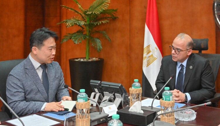 وزير الاستثمار يبحث مع سامسونج وإل جي خطط التوسع الاستثماري وزيادة نسبة المكون المحلي