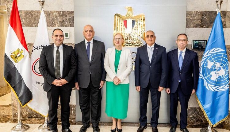 صورة تذكارية على هامش الزيارة