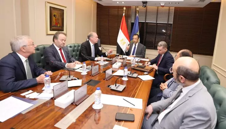 وزير الاتصالات يبحث مع شركة HMD خطط التوسع في تصنيع وتصدير هواتف نوكيا من مصر