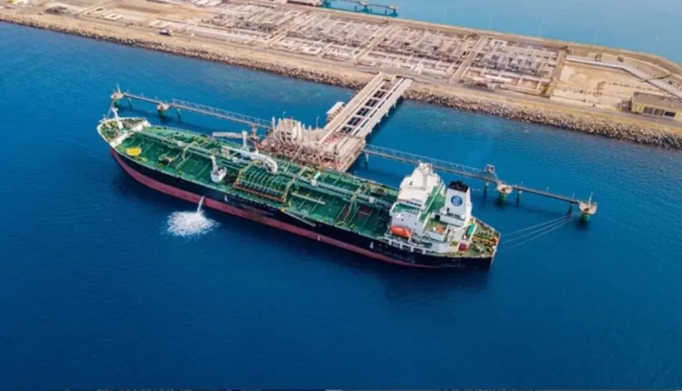 رويترز _ تراجع شحنات النفط من مينا ينبع السعودي 17% خلال أسبوع