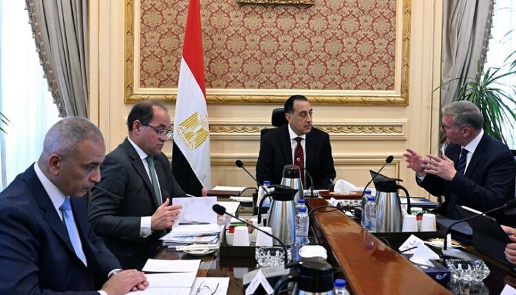 الحكومة تبحث توفير التمويل اللازم لتكوين مخزون استراتيجي كافٍ من المنتجات البترولية