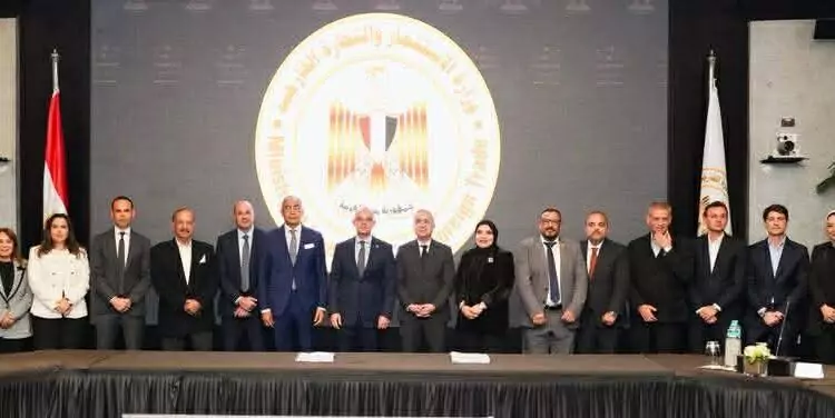 وزير الاستثمار يشهد اتفاق تسوية بين مساهمي “مصر إيطاليا القابضة” بمحفظة تتجاوز 100 مليار جنيه