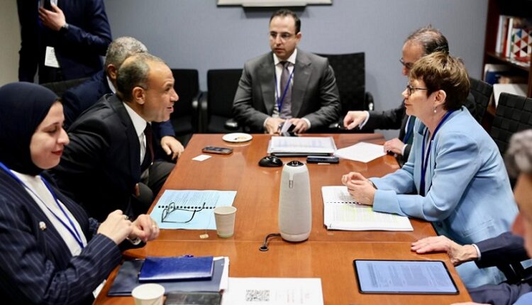 وزير الخارجية يبحث مع الأوروبي لإعادة الإعمار سبل دعم قطاعات الطاقة والتكنولوجيا