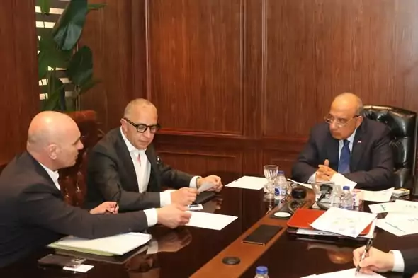 وزير الكهرباء يشدد على الالتزام بمشروعات التغذية في سيناء