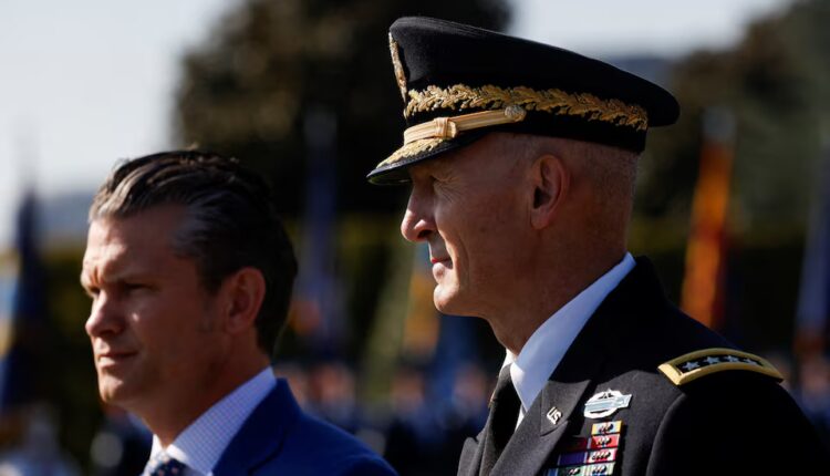 رويترز: وزير الدفاع الأمريكي يقيل قائد الجيش البري