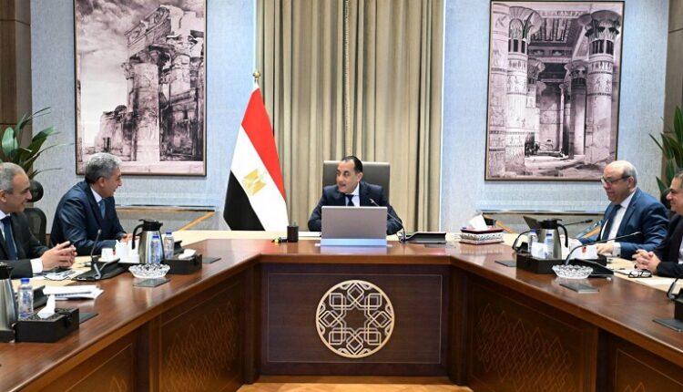 رئيس الوزراء: تيسير إجراءات دخول السائحين وخروجهم عبر جميع المنافذ