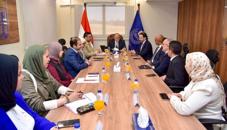 هيئة الدواء تتعاون مع أبوت العالمية لتوطين الصناعات الحيوية في مصر