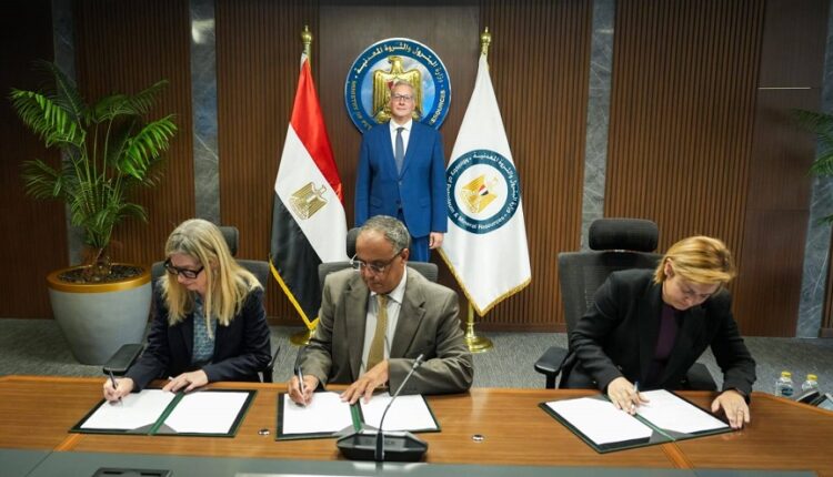 البترول توقع اتفاقية جديدة للتوسع في البحث والإنتاج بمنطقة بدر الدين بالصحراء الغربية
