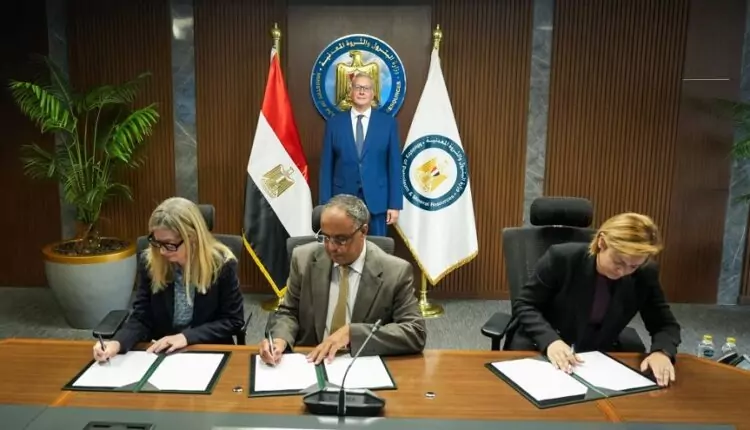البترول توقع اتفاقية جديدة للتوسع في البحث والإنتاج بمنطقة بدر الدين بالصحراء الغربية