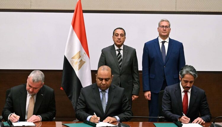 البترول تتعاون مع إكسون موبيل وقطر للطاقة لربط اكتشافات الغاز القبرصية بمجمعات الإسالة المصرية