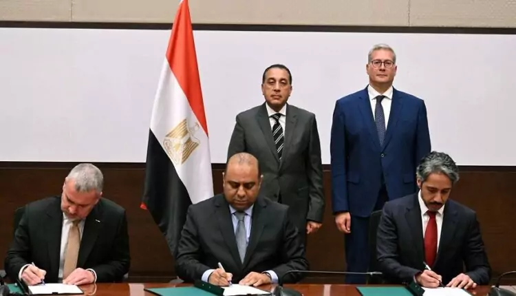 البترول تتعاون مع إكسون موبيل وقطر للطاقة لربط اكتشافات الغاز القبرصية بمجمعات الإسالة المصرية