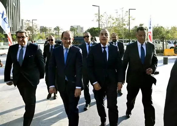 رئيس الوزراء يفتتح أول مركز للخدمات الضريبية المميزة بالقاهرة الجديدة لتعزيز التحول الرقمي
