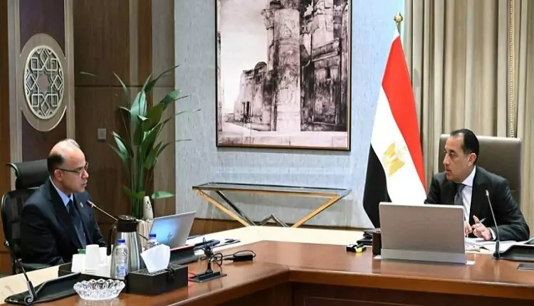 الحكومة: تبني سياسات استثمارية وتجارية واقعية وقابلة للتنفيذ لتغيير الواقع الميداني