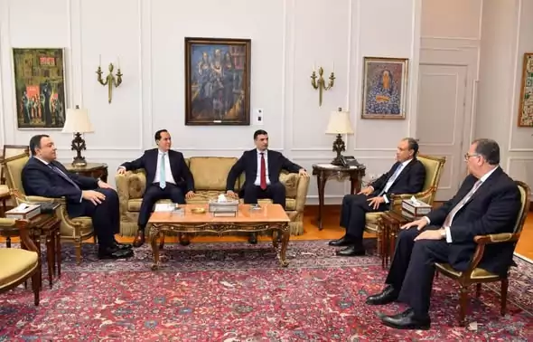 الحكومة تبحث توطين الصناعات وزيادة تنافسية الاقتصاد المصري