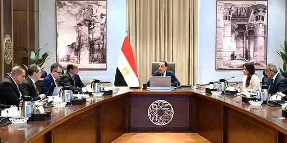 رئيس الوزراء يبحث توفير التمويل اللازم لاستكمال مشروعات «المجتمعات العمرانية»