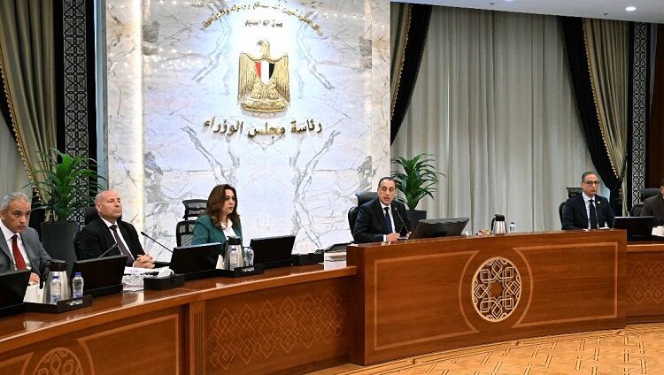 مدبولي يوجه المحافظين بإزالة التعديات على الأراضي الزراعية ومواجهة مخالفات البناء