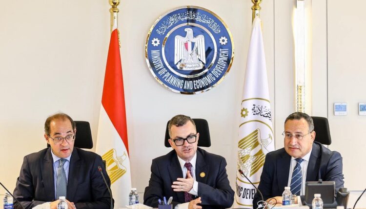 التخطيط والمالية والتعليم العالي يبحثون دعم الجامعات الحكومية والأهلية وتطوير البنية التحتية البحثية