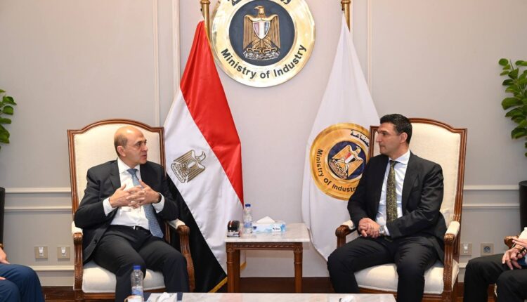 وزير الصناعة يبحث مع غرفة التجارة الفرنسية جذب مشروعات جديدة للسوق المصري