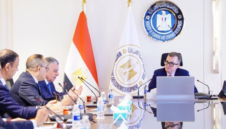وزير التخطيط يلتقي شركتي إن أي كابيتال وسهل لتعزيز التعاون في تطوير منظومة المدفوعات الإلكترونية