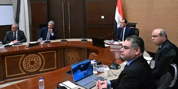 رئيس الوزراء: تحسين تجربة السائح وتطوير المطارات أولوية خلال المرحلة الحالية