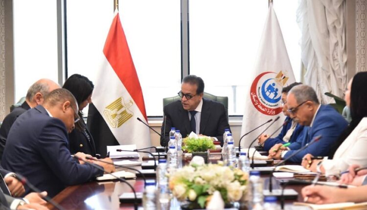 وزير الصحة يبحث التعاون مع البنك الدولي في توطين صناعة الأدوية والأمصال