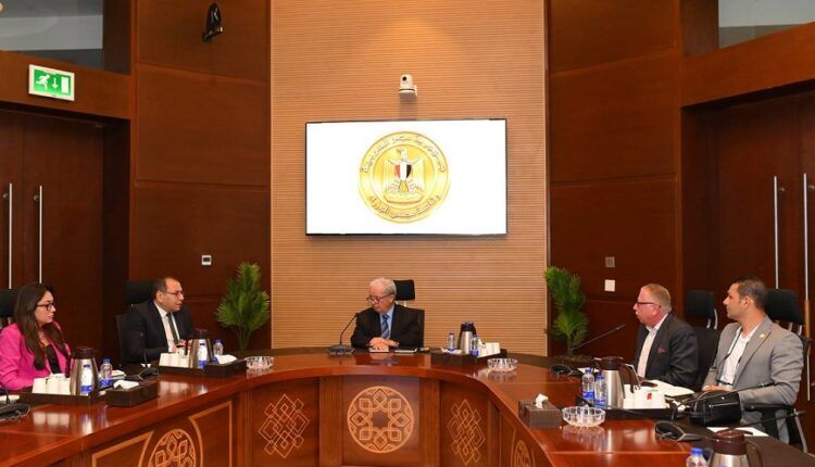 نائب رئيس الوزراء: تطوير مشروعات الغزل والنسيج أولوية وطنية لتعزيز التنافسية
