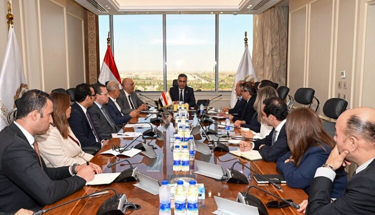 التموين تبحث مع "تنمية المشروعات" و”كازيون” المشاركة في مشروع “كاري أون”