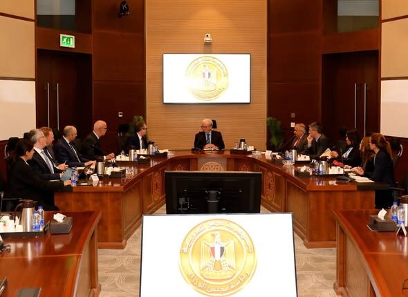 حسين عيسى: الانتهاء قريبًا من نقل تبعية شركات قطاع الأعمال السابق وتسريع برنامج الطروحات