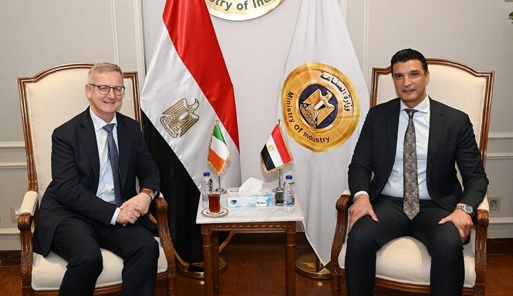وزير الصناعة: الأدوية والغزل والنسيج والإلكترونيات أبرز فرص التعاون الممكنة مع أيرلندا