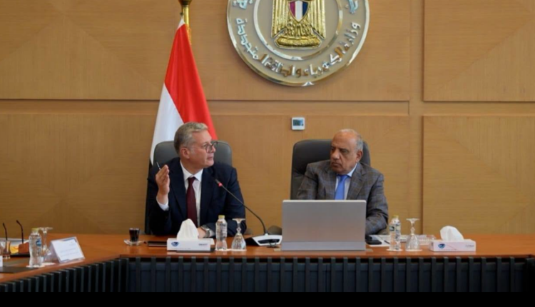 الحكومة تناقش خطة توفير الوقود المكافئ لتأمين التغذية الكهربائية خلال الصيف