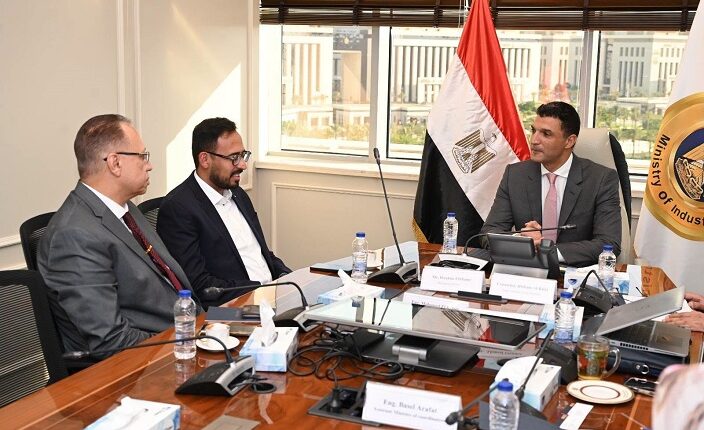 وزير الصناعة يبحث توسعات جوتن مصر وتعميق التصنيع المحلي
