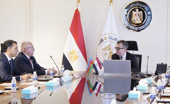 وزير التخطيط يبحث مع سفير أذربيجان صياغة مرحلة جديدة من الشراكة التنموية وتوسيع الاستثمارات