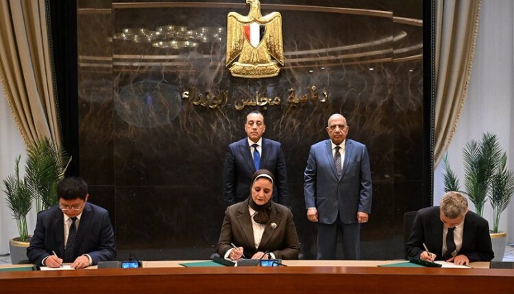 الكهرباء توقع مذكرة تفاهم مع ساني الصينية لإنشاء أول مصنع لتوربينات الرياح في مصر
