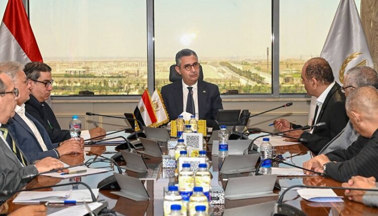 فاروق يبحث تطوير المنافذ التموينية ضمن مشروع «كاري أون»