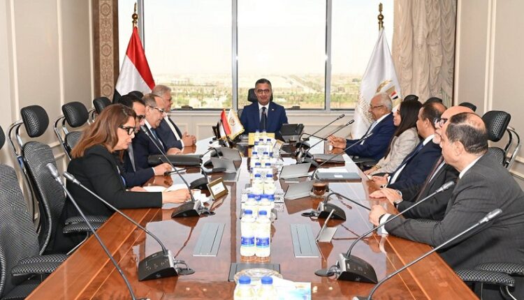 التموين: مباحثات لإدخال سلسلة هايبر مونوبري الفرنسية إلى السوق المصري