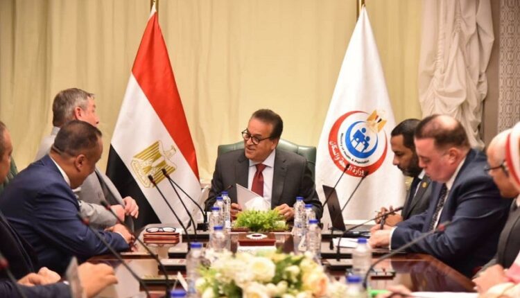 وزير الصحة يبحث نقل تكنولوجيا تصنيع كواشف وأنظمة فصائل الدم إلى مصر