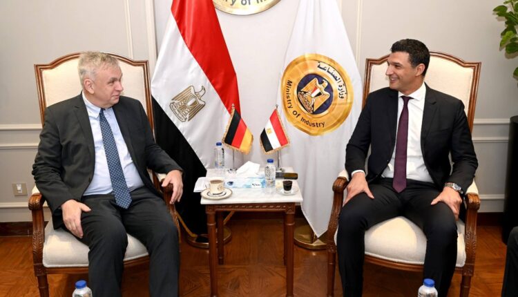 وزير الصناعة يبحث مع سفير ألمانيا تعزيز التعاون الصناعي بين البلدين