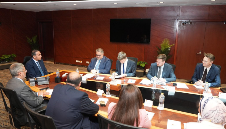 رئيس الرقابة المالية يبحث مع نائب محافظ المركزي الروسي التعاون في قطاع التأمين