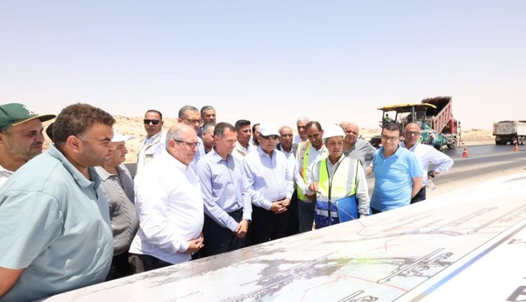 وزير النقل يتفقد مشروعات تنموية وخدمية بالصعيد