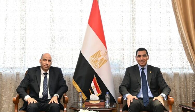 وزيرا الشباب والرياضة والعمل يبحثان تعزيز التعاون في مجالات التدريب المهني والتشغيل