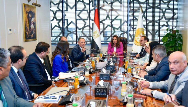 وزيرة التنمية المحلية تتابع تنفيذ مشروعات للاستثمار البيئي بشرم الشيخ